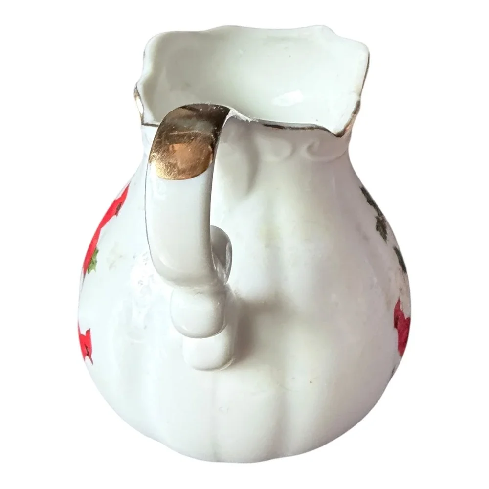 Vintage Lefton Cardinal Pitcher 04545 White Red Gold Trim‎ Holly Berry 1984